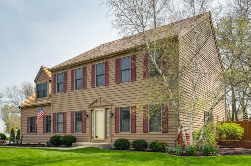 699 Waterbury Ave, Gurnee, IL 60031-5813