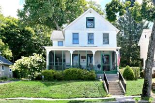 13 Maple Ave, Waldwick, NJ 07463-1601