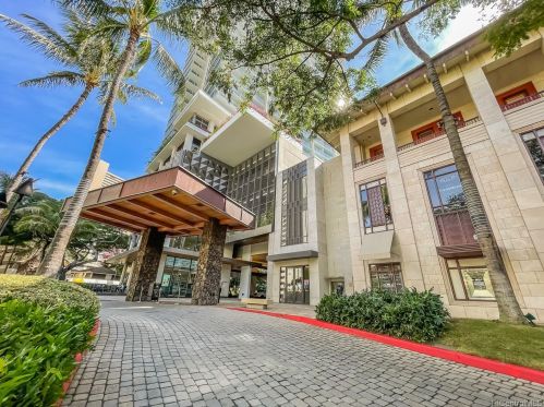 2139 Kuhio Ave, Honolulu HI  96815-2378 exterior