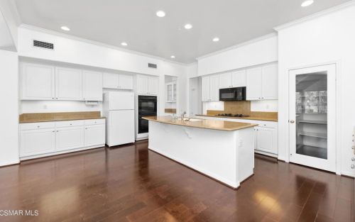 5934 Indian Terrace Dr, Simi Valley CA  93063-5771 exterior