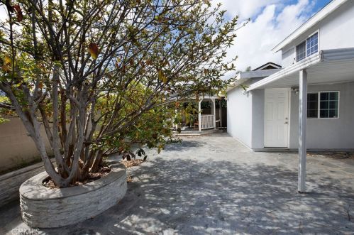 1332 Pembrooke Ln, Anaheim CA  92804-5434 exterior