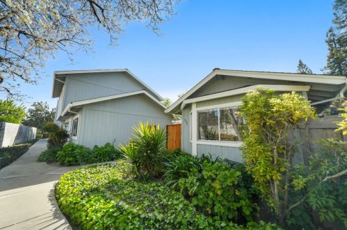 697 Chemeketa Dr, San Jose, CA 95123-3049