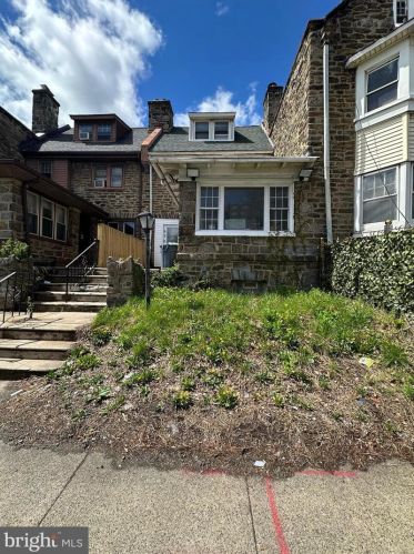 5304 Broad St, Philadelphia, PA 19141-1629