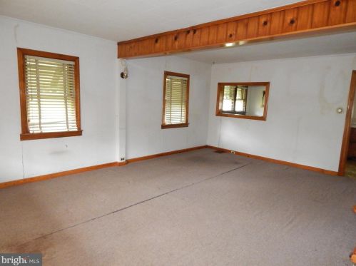 623 Harrison Ave, Berkeley Springs, WV 25411-2106