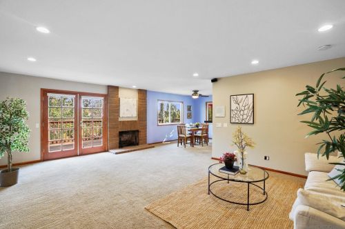 1031 Alta Vista Dr, Vista, CA 92084-5521