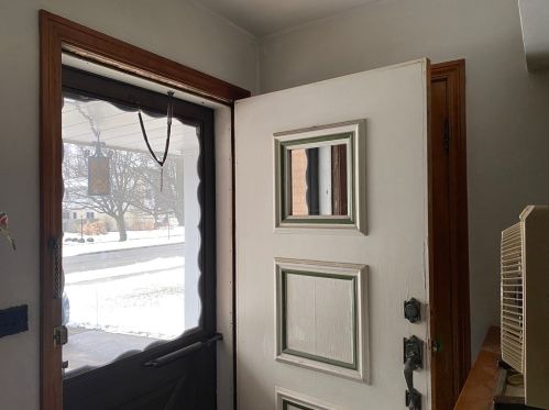 124 Jackson St, Villa Park, IL 60181-3251
