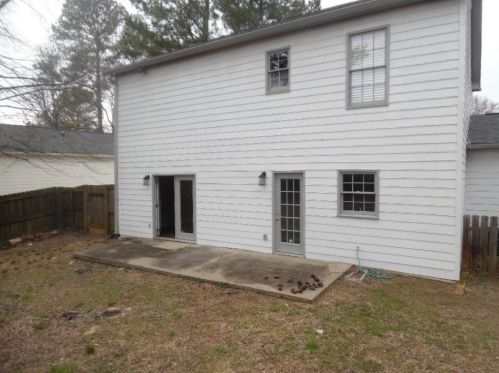 671 Simmons Mine Cir, Buford GA  30518-6238 exterior