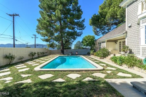 5234 Briggs Ave, Glendale, CA 91214-2201