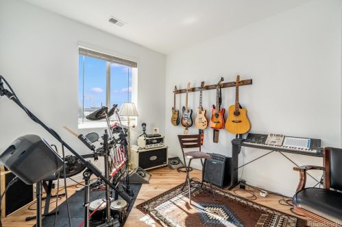 273 Kewaunee Way, Aurora CO 80016-4327 exterior