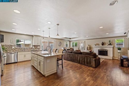 3144 Santa Paula Dr, Concord CA  94518-2821 exterior