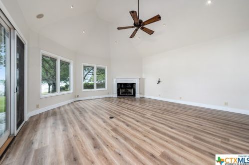 908 Cres Dr, Morgans Point TX 76513-6722 exterior