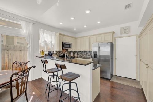 831 Chateau Cir, Vacaville CA  95687-7432 exterior