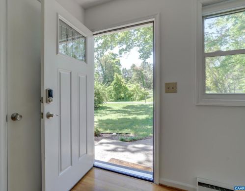 1077 Keswick Dr, Keswick, VA 22947-2635