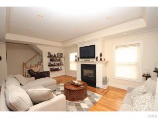 27 Ferris Ave, Norwalk, CT 06854-1568
