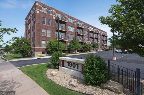1901 Hennepin Ave, Minneapolis MN  55403-3161 exterior