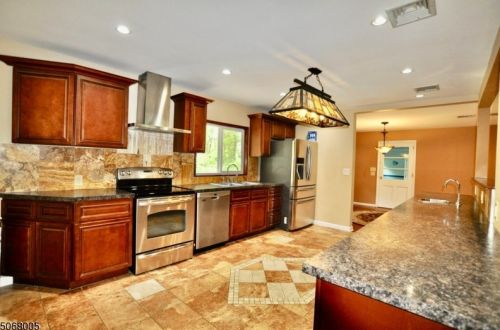 25 Elizabeth Dr, Dover NJ  07869-1307 exterior