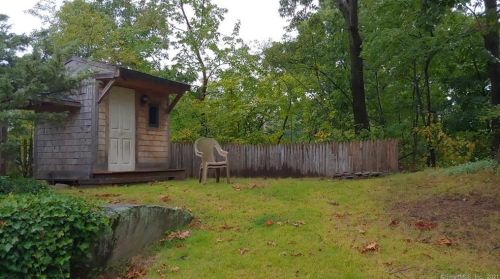 14 Mountain Dr, Huntington, CT 06484-4728