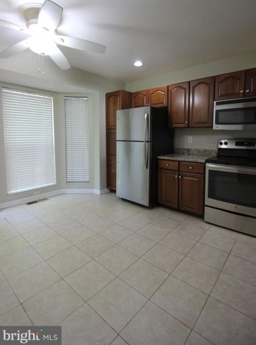 12058 Edgemere Cir, Herndon VA  20190-3252 exterior