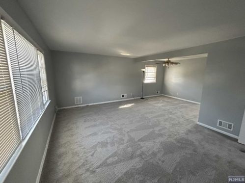 2 Park Ave, Paterson NJ  07506-1829 exterior