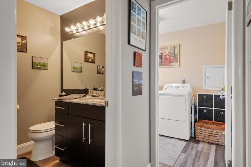 884 Salisbury Ct, Lancaster PA  17601-4481 exterior