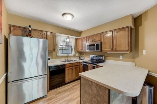 12956 Bryce Canyon Dr, Hazelwood, MO 63043-4536