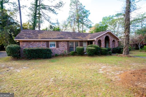 1617 Booth St, Waycross, GA 31501-4105