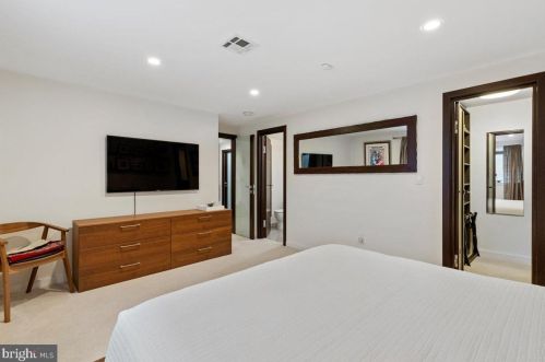 46 Leavitt Ln, Princeton NJ  08540-3921 exterior