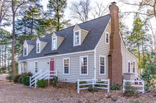 20 Mariners Cove Ln, Redart, VA 23076-2038