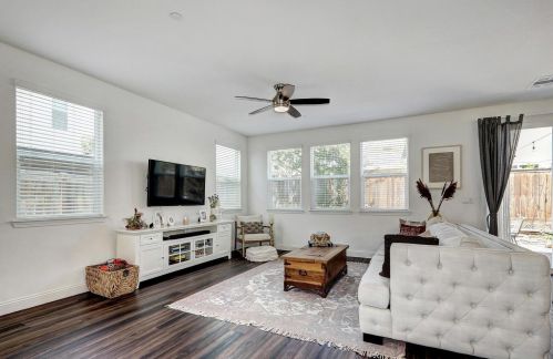 9979 Asilomar Ln, Elk Grove CA  95757-2549 exterior
