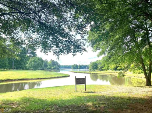 195 Inland Cir, Newnan, GA 30263-5956