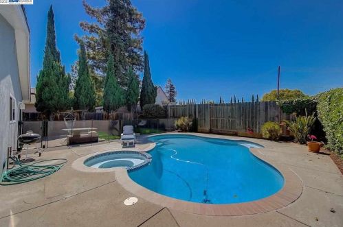 4111 Heyer Ave, Hayward, CA 94546-3505