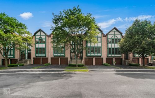909 Essex Pl, Arlington Hts, IL 60004-2302
