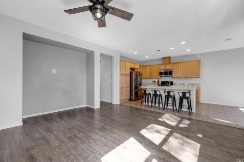 413 Comstock Way, Vacaville CA  95688-3128 exterior