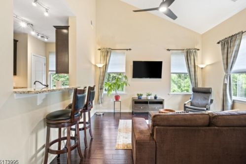 108 Stone Creek Ct, Whippany NJ  07981-2509 exterior