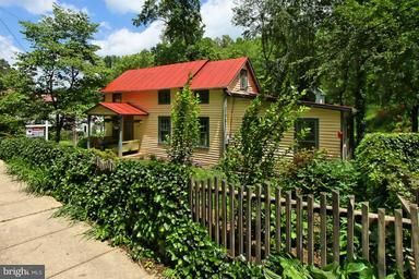 7211 Main St, Clifton, VA 20124-1718