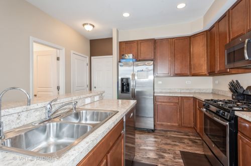 1378 Newport Cir, Pingree Grove IL  60140-2071 exterior