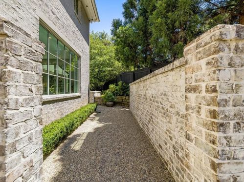 2303 Havenridge Dr, Atlanta GA  30305-4014 exterior