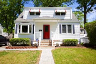34 Poplar St, Metuchen, NJ 08840-2632