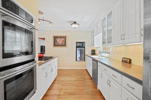 535 Bridgewater Dr, Atlanta GA  30328-2814 exterior