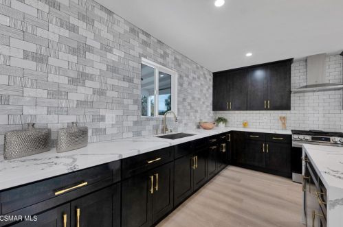 3096 Reservoir Dr, Simi Valley CA  93065-1001 exterior