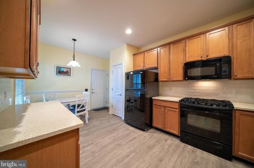 232 Sparrow Dr, Trenton NJ 08690-2461 exterior