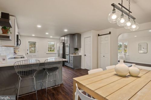 564 Lampeter Rd, Lancaster PA  17602-4010 exterior