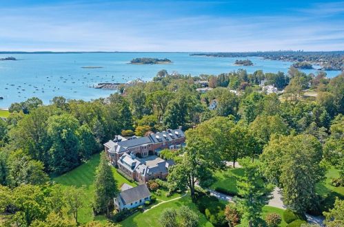 30 Field Point Dr, Greenwich CT  06830-7014 exterior