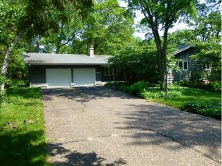 2910 Urbandale Ln, Minneapolis, MN 55447-1559