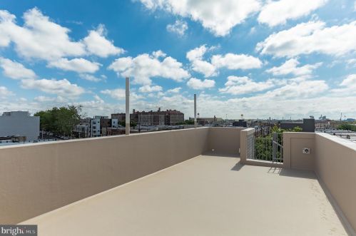 2033 4 St, Philadelphia PA 19122-1509 exterior