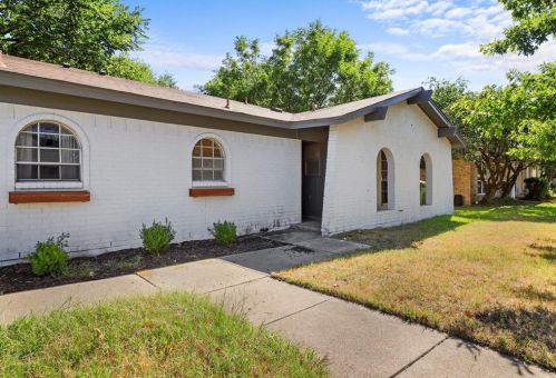 7712 Mary Dr, Fort Worth TX  76180-6440 exterior