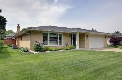 1509 Oneida Ln, Mount Prospect, IL 60056-1660
