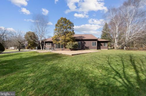 1 Hemlock Ct, Princeton NJ  08540-4708 exterior