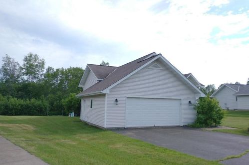 2334 Apple Ridge Dr, Duluth, MN 55811-4260