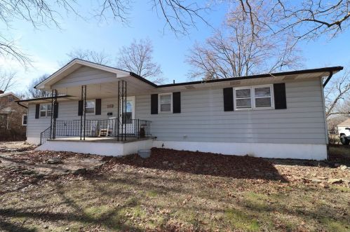 351 Clark Ave, Lebanon, MO 65536-2306